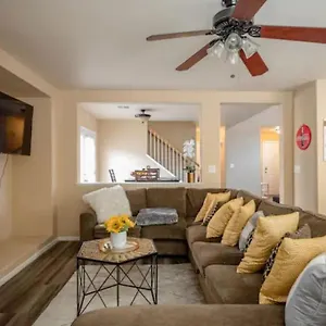  Holiday home Gorgeous 4 Bedroom House W/ Private Pool