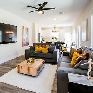  Holiday home New 2022 Home, 10min From Strip, Modern