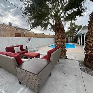  Holiday home The Vegas Escape - Near The Airport/strip With Pool